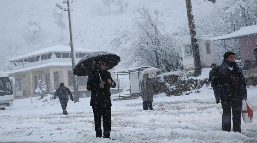 Meteoroloji'den 6 il i&ccedil;in kar yağışı uyarısı! &Ccedil;ok kuvvetli geliyor!