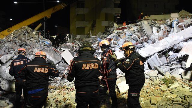 Türkiye'den Arnavutluk'a gelen arama kurtarma ekipleri çalışmalara başladı