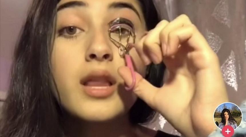 TikTok, &Ccedil;in'in Uygur T&uuml;rklerini tuttuğu kamplara dikkat &ccedil;eken gen&ccedil; kadının hesabını engelledi