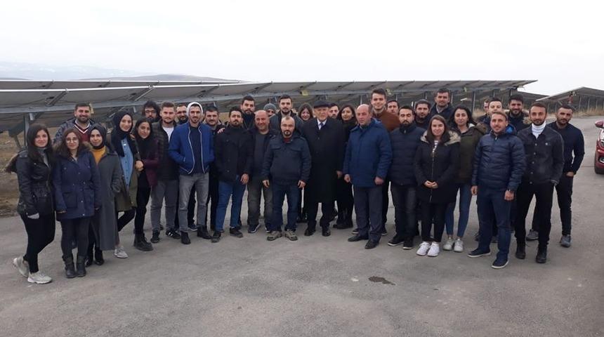 M&uuml;hendislik &ouml;ğrencileri g&uuml;neş enerjisi santralini gezdi