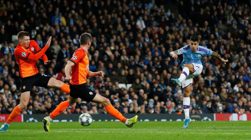 Manchester City tur atladı