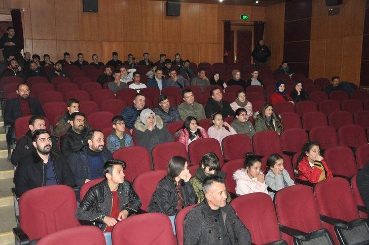 Yüksekova’daki engellilerden tiyatro gösterisi G4