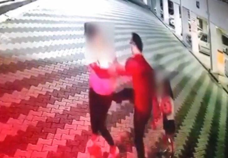 Kardiyolog, boşandığı eşine kızının yanında tekme tokat saldırdı G4