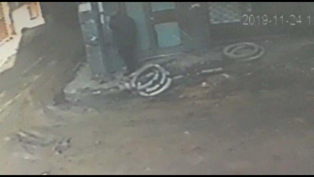 37 ildeki 210 dolandırıcılığın şüphelisi kamerayı görünce yüzünü saklamış