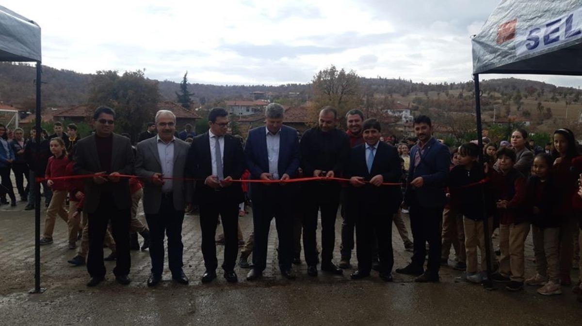 Rahmanlar Ortaokulu&rsquo;nda &rsquo;T&Uuml;BİTAK Bilim Fuarı&rsquo; sergisi a&ccedil;ıldı