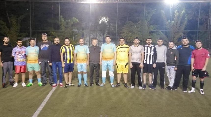 Siyasete yeni katılan gen&ccedil;lerle kaynaşmak i&ccedil;in halı saha ma&ccedil;ı etkinliği d&uuml;zenlendi