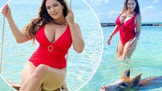 Kilolarıyla gündemde olan Kelly Brook sahile indi