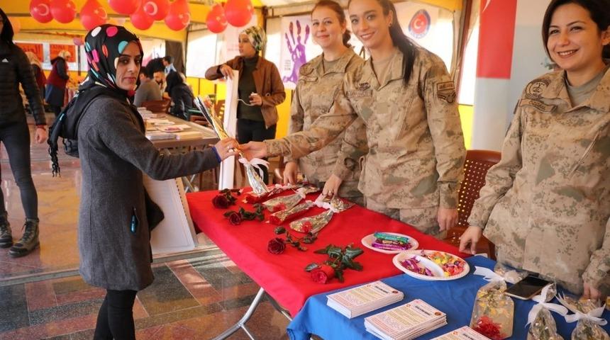 Jandarmadan &ouml;rnek davranış