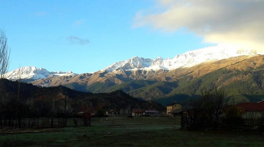 Anamas Dağı beyaz gelinliğini giydi