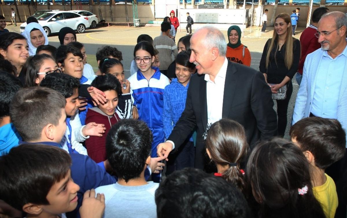 Başkan G&uuml;ltak, &ouml;ğrencilerle buluştu
