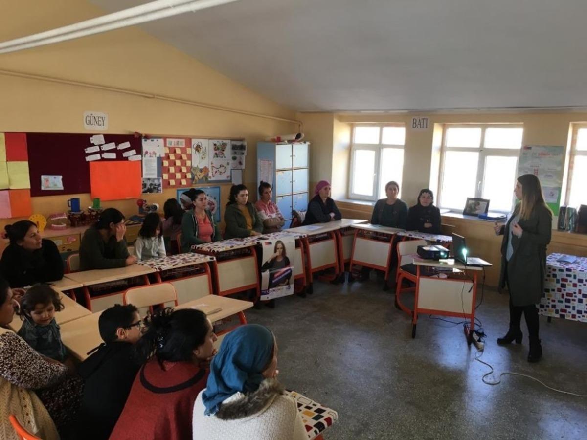 Tunceli&rsquo;de  "Şiddetle m&uuml;cadele ve erken yaşta evlilik" eğitimi