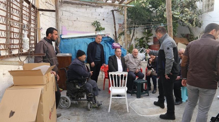 Engelli ailenin kaldığı harabe ev onarıldı