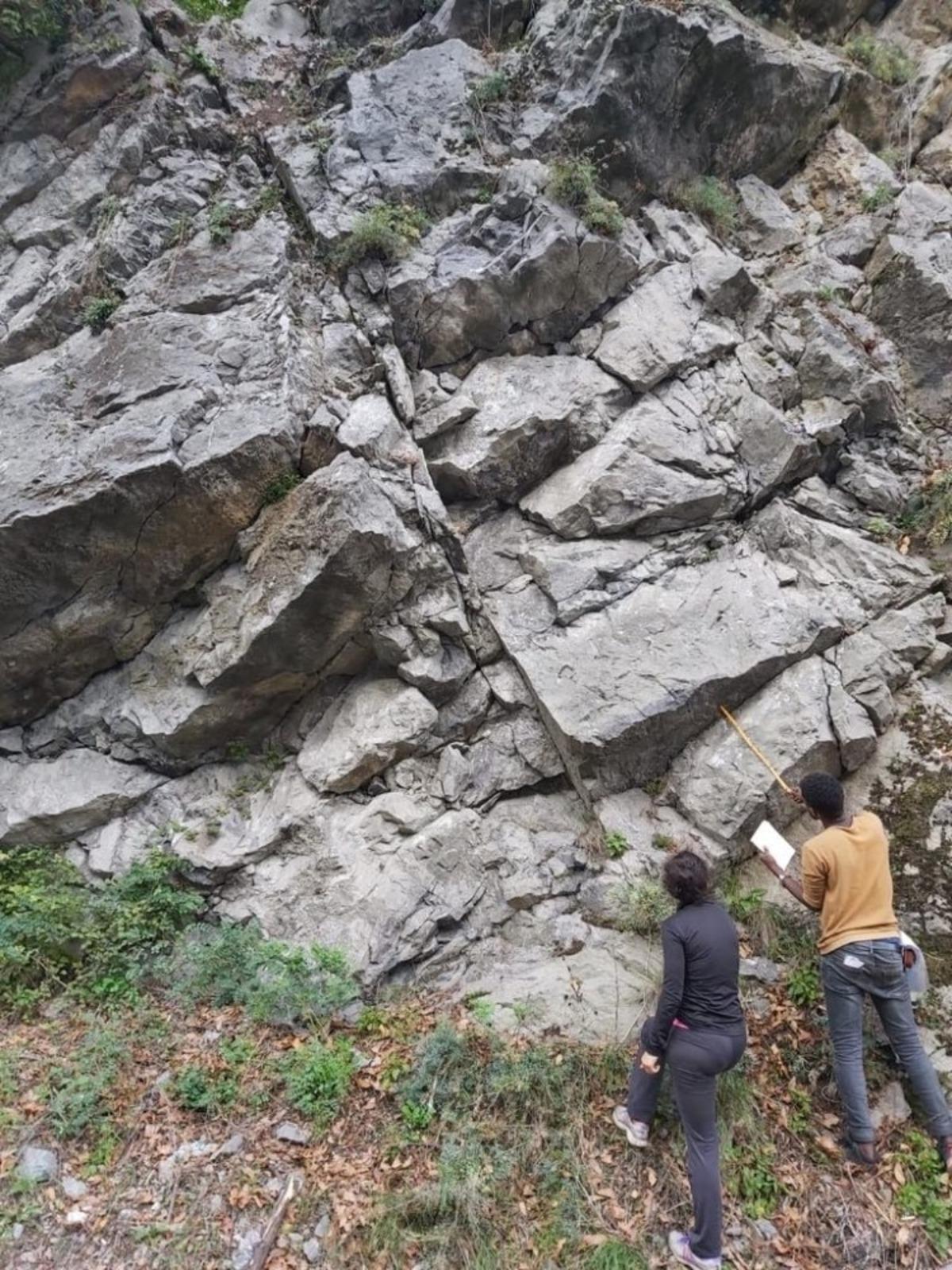 &Ouml;ğrencilerin &ldquo;T&Uuml;BİTAK 1002&rdquo; destekli proje başarısı