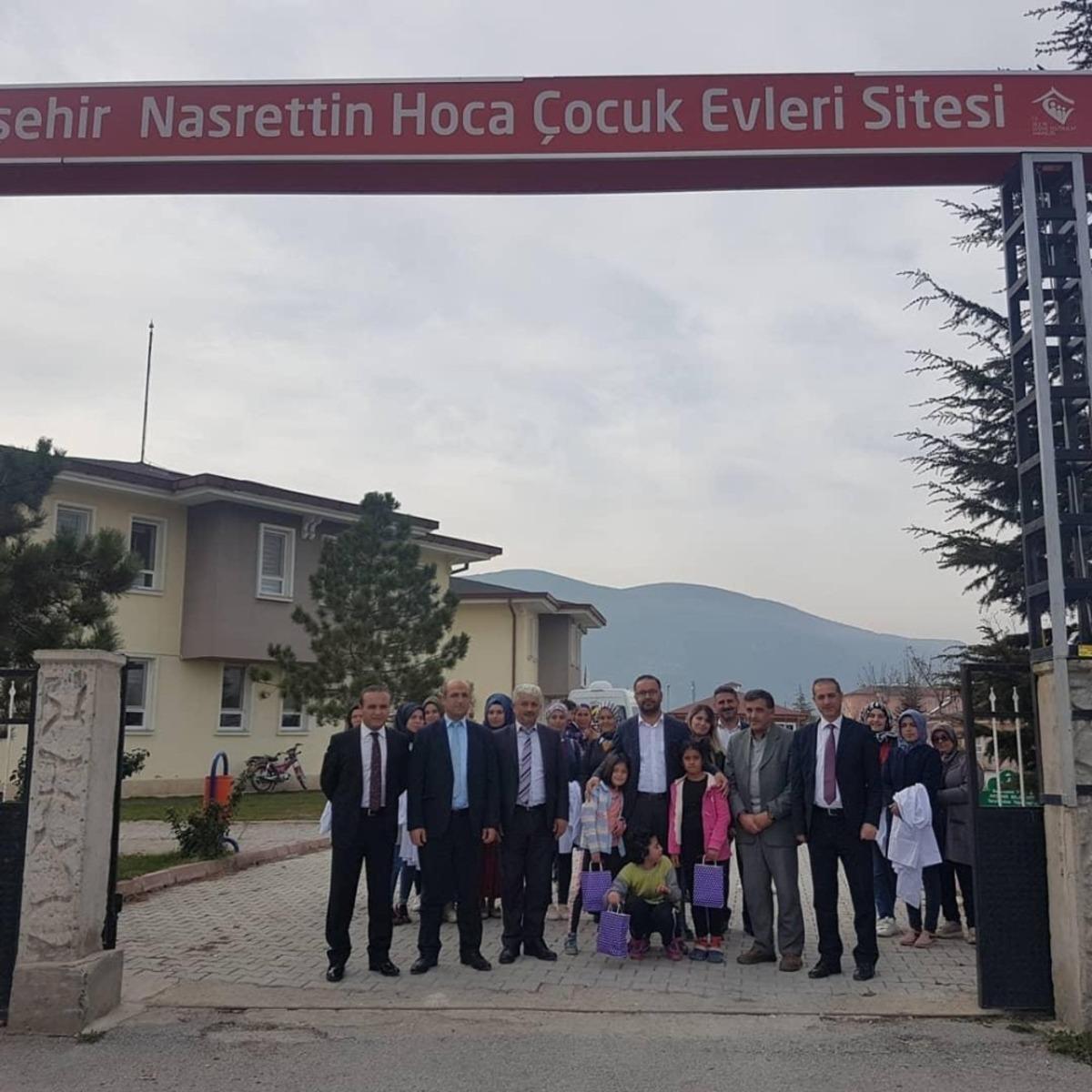 H&uuml;y&uuml;kl&uuml; eğitimciler Akşehir&rsquo;de kimsesiz &ccedil;ocuklarla buluştu