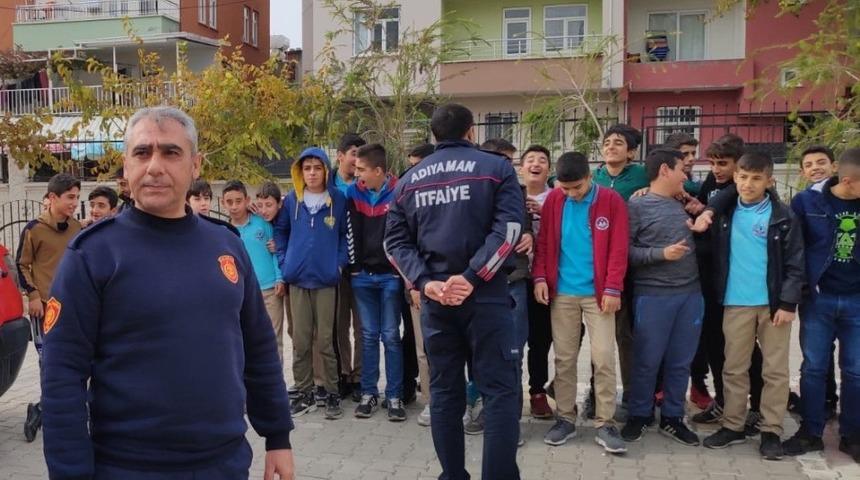 İtfaiye ekiplerinden &ouml;ğrencilere eğitim