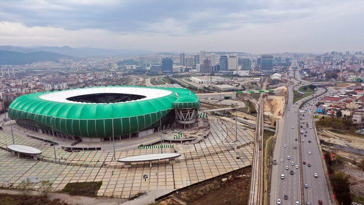 Bursaspor'un stadyumundaki "timsah başı" figürünün yapımına yeniden başlandı G3