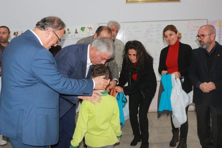 İhtiyaç sahibi öğrencilere mont yardımı G1