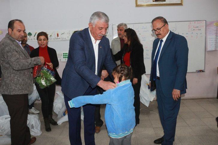 İhtiyaç sahibi öğrencilere mont yardımı G2