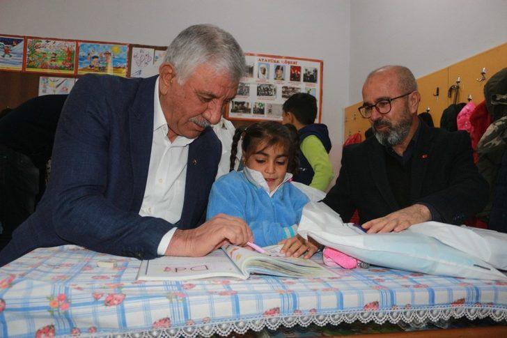 İhtiyaç sahibi öğrencilere mont yardımı G3