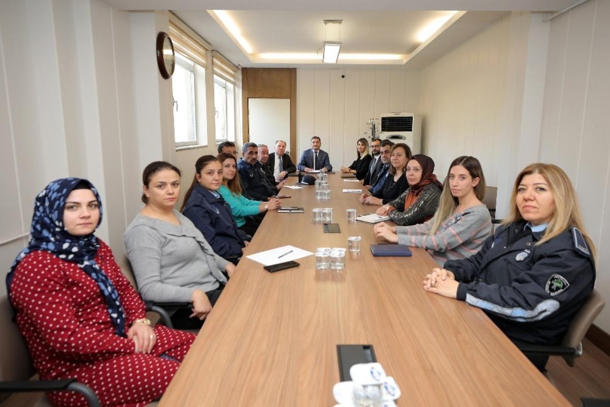 Personellere y&ouml;nelik hizmet kalitesini arttıracak eğitim