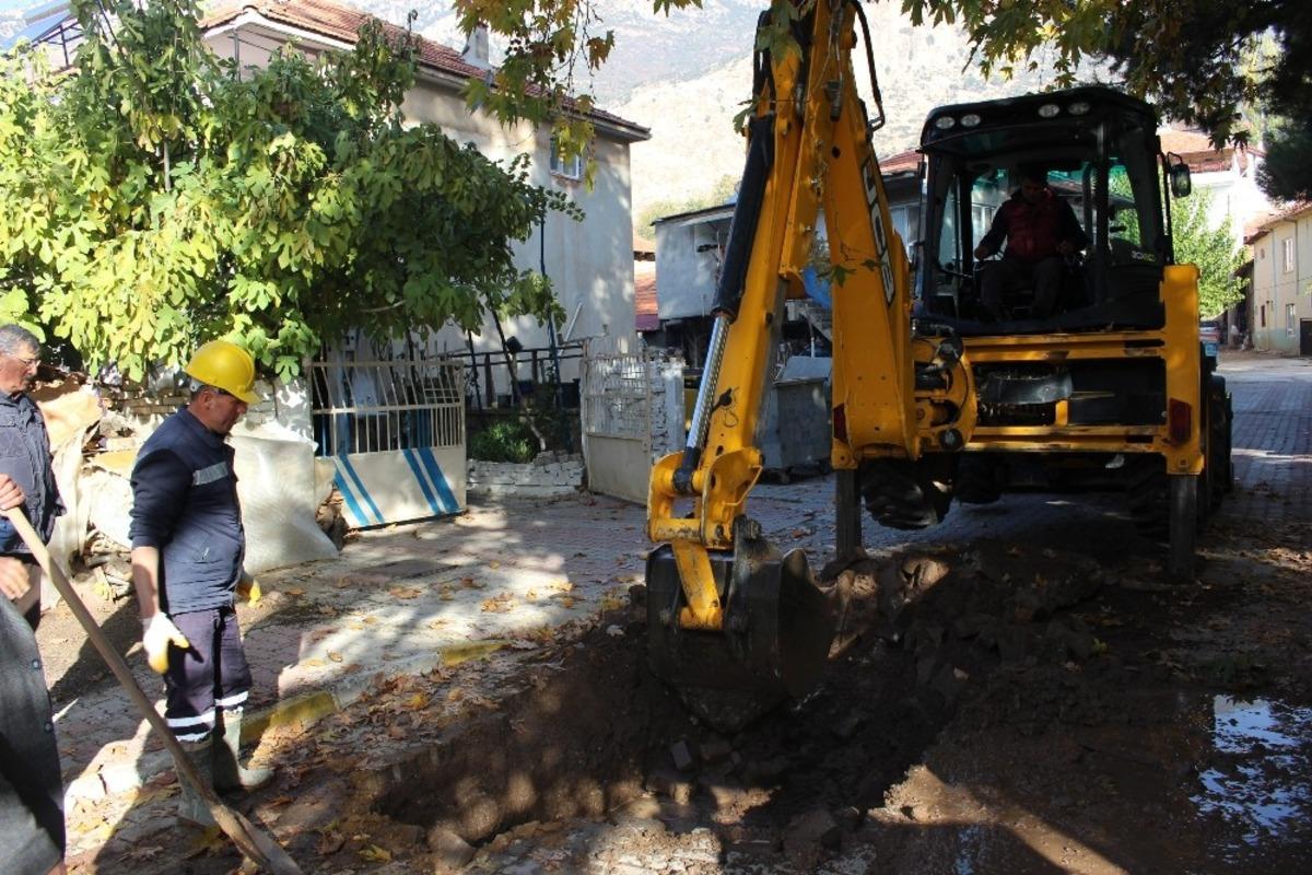 Akseki, Elmalı ve Finik&rsquo;de arızalı i&ccedil;me suyu hatlarına anında m&uuml;dahale