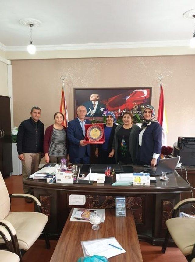 Başarılı yükümlüye plaket