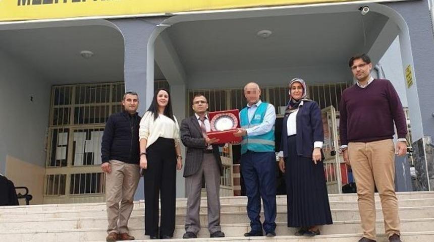 Başarılı y&uuml;k&uuml;ml&uuml;ye plaket