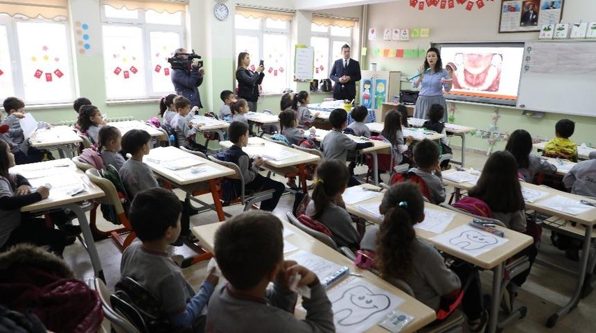 Diş sağlığı ile ilgili farkındalık oluşturmak i&ccedil;in diş fır&ccedil;ası dağıtıldı