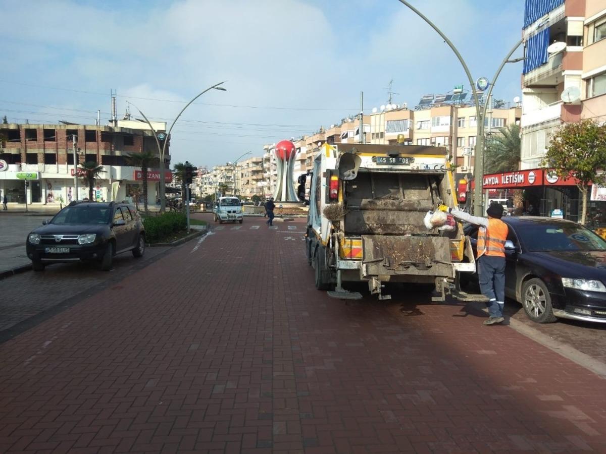 Salihli&rsquo;de &ccedil;&ouml;p vakti uygulaması
