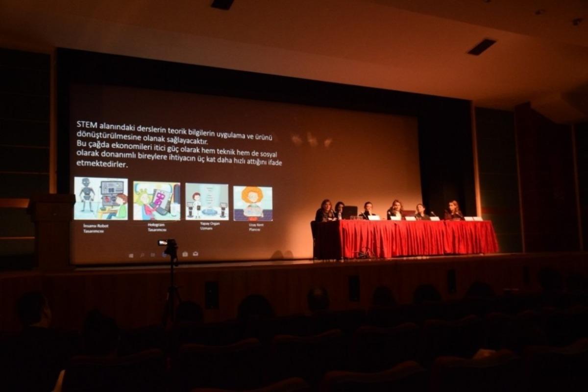 Anadolu &Uuml;niversitesi&rsquo;nde &lsquo;Sanat Eğitiminde Yeni Değerler&rsquo; paneli