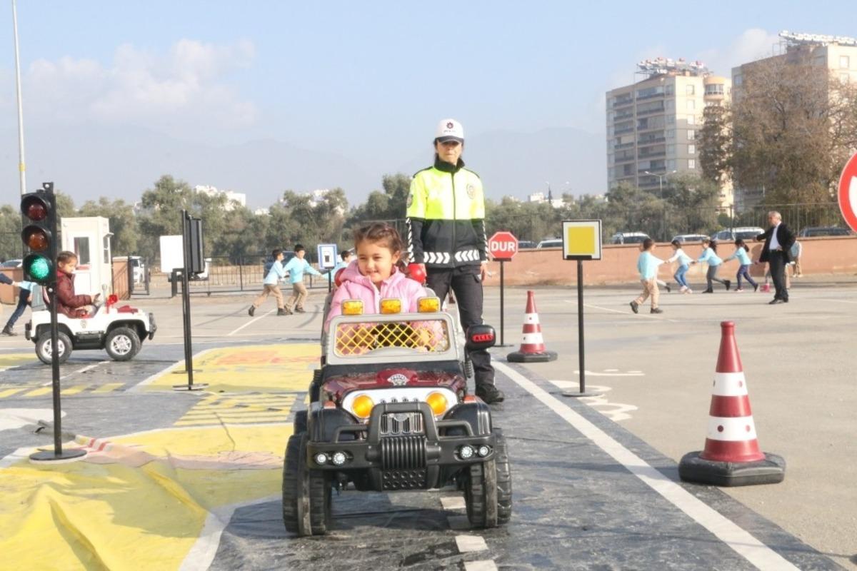 &Ouml;ğrenciler ak&uuml;l&uuml; araba kullandı, trafik kurallarını &ouml;ğrendi