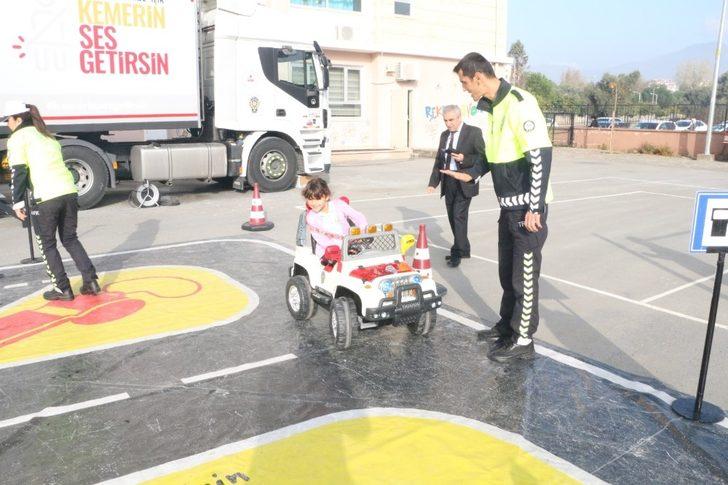 Öğrenciler akülü araba kullandı, trafik kurallarını öğrendi G3