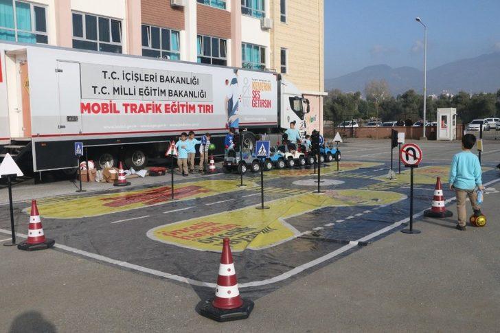 Öğrenciler akülü araba kullandı, trafik kurallarını öğrendi G5