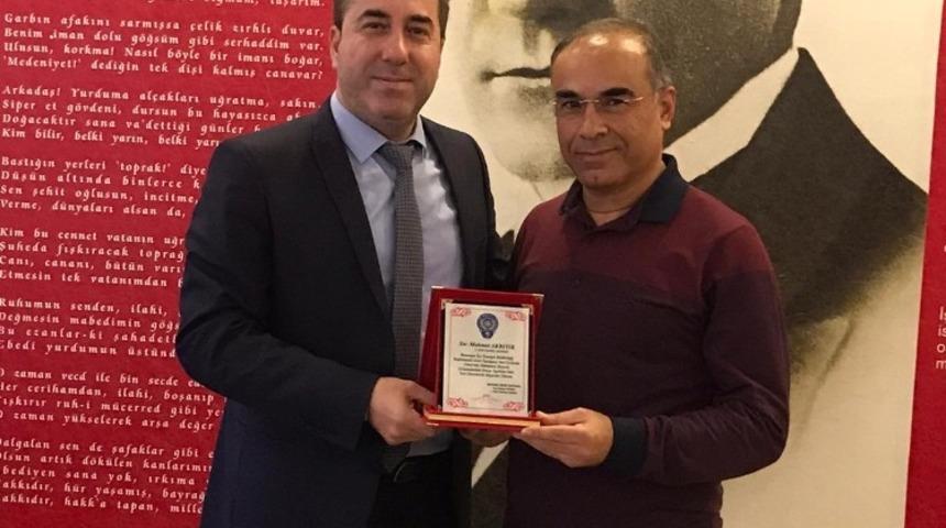 Manavgat Emniyet Müdürü Özgönül’den, Gazipaşa Emniyet Müdürü Akbıyık’a plaket