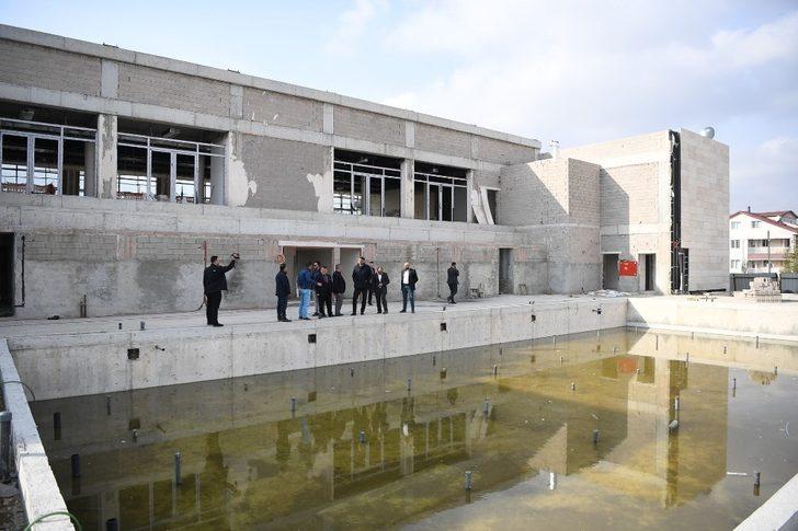 Başkan Kocaman yüzme havuzunu inceledi G2