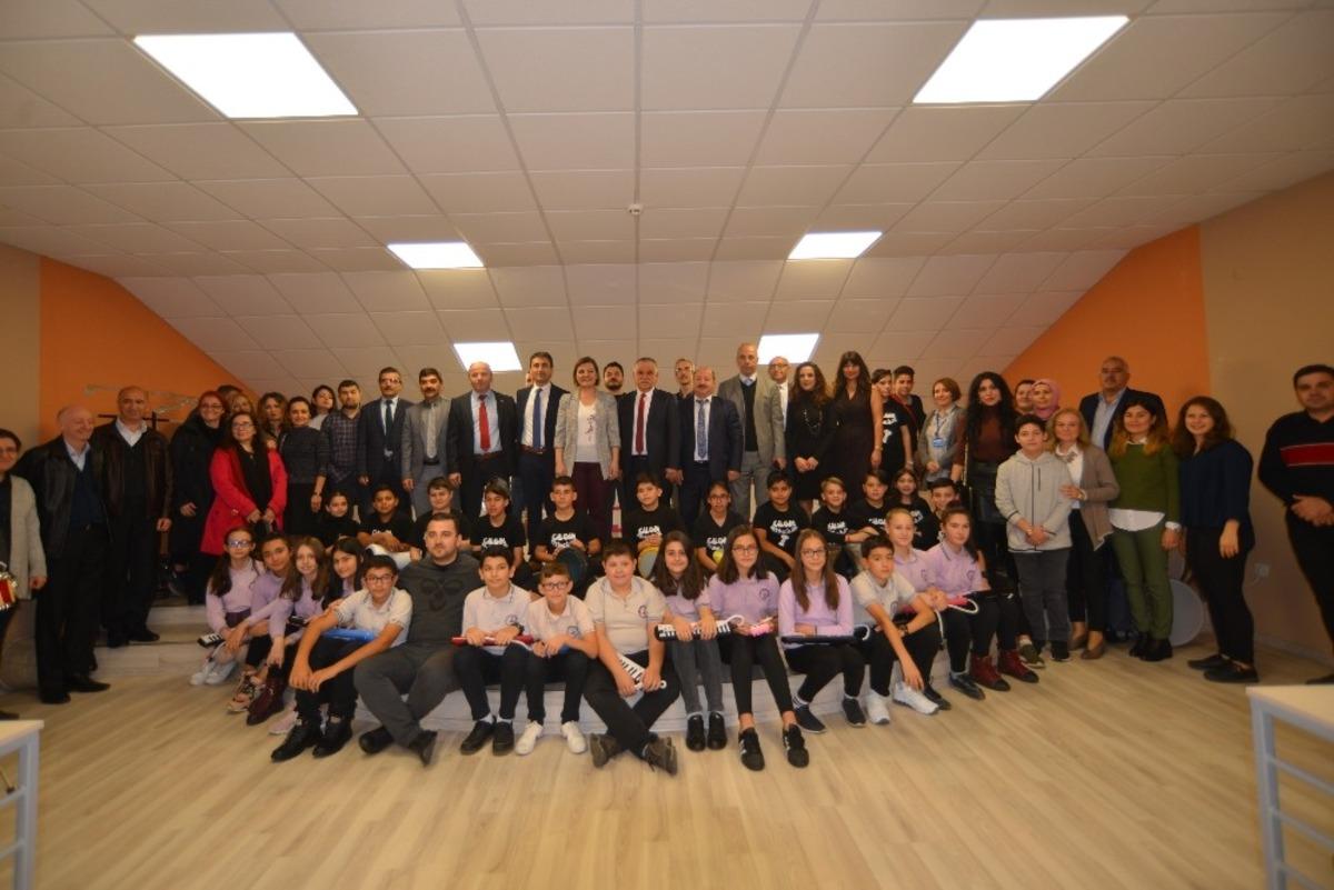 Başkan H&uuml;rriyet, geleceğin m&uuml;zisyenlerini dinledi
