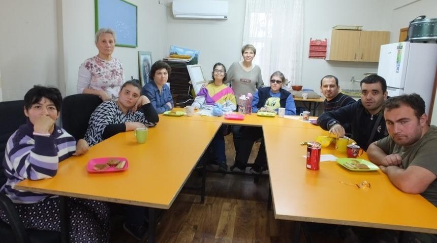 Burhaniye&rsquo;de engelliler i&ccedil;in el sanatları kursu a&ccedil;ıldı