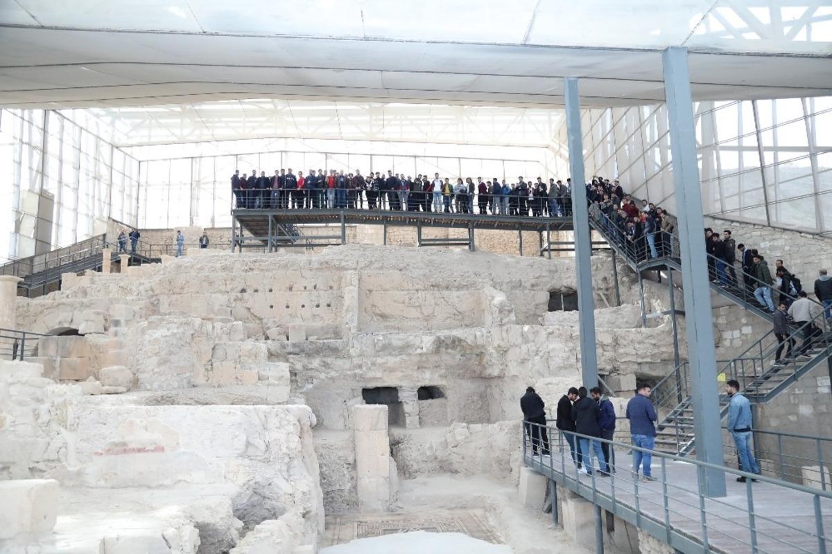 Gaziantep&rsquo;teki 5 bin &uuml;niversite &ouml;ğrencisi Rumkale&rsquo;yi g&ouml;recek