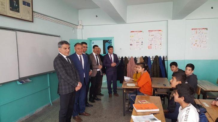 Kaymakam Özkan’dan okul ziyareti G3