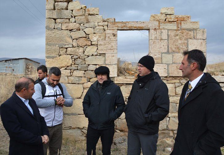 DÜZELTME - "Erzurum Valisi Okay Memiş'ten Arif Sağ'ın doğduğu mahalleye ziyaret" başlıklı haberimizin son paragrafında, Aşkale Belediye Başkanının adı, sehven "Enver Başaran" olarak yer almıştır. Haberimizi düzelterek yeniden yayımlıyoruz.
Saygılarımızla. G1