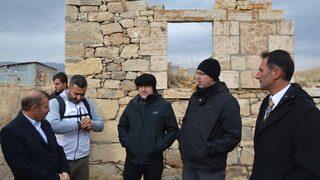 DÜZELTME - Erzurum Valisi Okay Memiş'ten Arif Sağ'ın doğduğu mahalleye ziyaret başlıklı haberimizin son paragrafında, Aşkale Belediye Başkanının adı, sehven Enver Başaran olarak yer almıştır. Haberimizi düzelterek yeniden yayımlıyoruz.
Saygılarımızla.