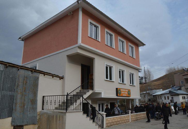 DÜZELTME - "Erzurum Valisi Okay Memiş'ten Arif Sağ'ın doğduğu mahalleye ziyaret" başlıklı haberimizin son paragrafında, Aşkale Belediye Başkanının adı, sehven "Enver Başaran" olarak yer almıştır. Haberimizi düzelterek yeniden yayımlıyoruz.
Saygılarımızla. G3