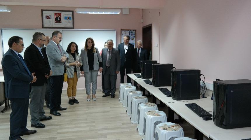 Silifke’de okullara bilgisayar desteği