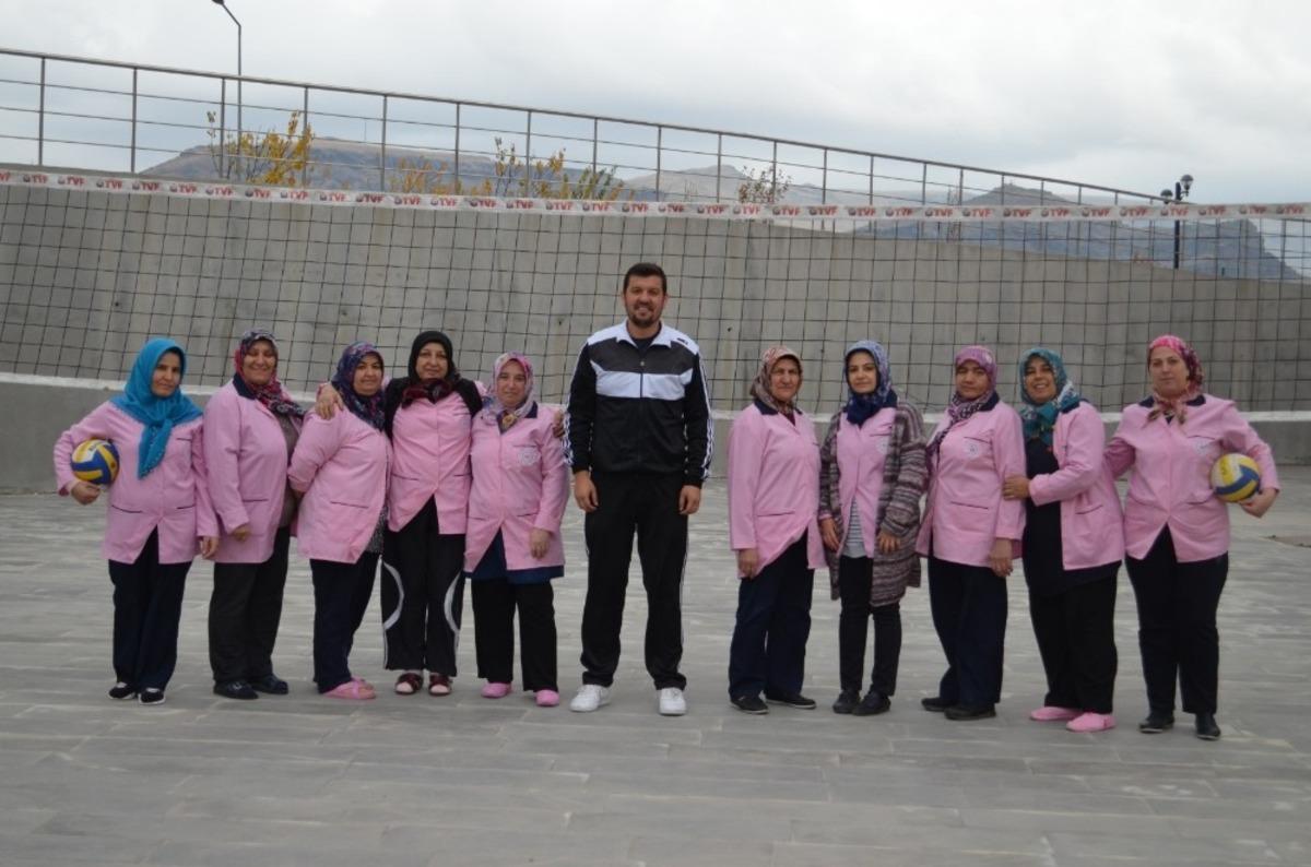 Evinin Sultanları filede karşı karşıya geldi