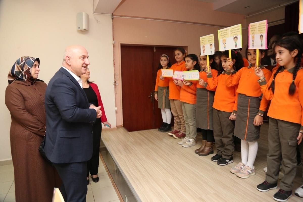 Başkan Bıyık: &lsquo;&Ccedil;ocuklar geleceğimiz&rsquo;