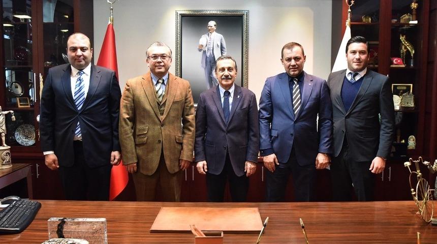 Eskişehirspor’un yeni yöneticileri Başkan Ahmet Ataç’ı ziyaret etti