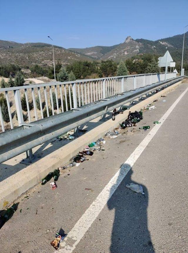 Üst geçit alkoliklerin mekânı oldu