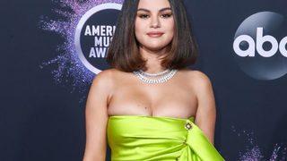 Selena Gomez sahneye çıkmadan önce panik atak geçirdi!