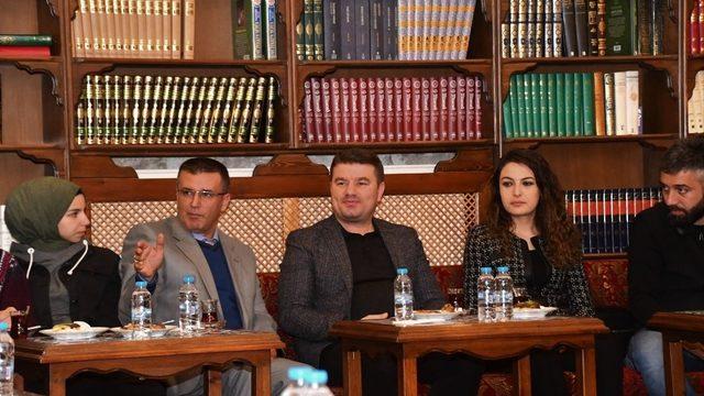 Başkan Dinçer iletişim fakültesi öğrencileri ile bir araya geldi