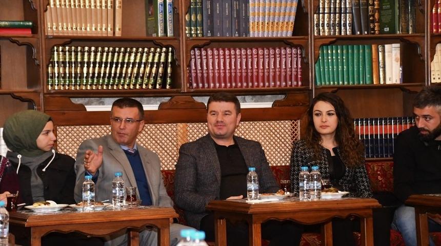 Başkan Din&ccedil;er iletişim fak&uuml;ltesi &ouml;ğrencileri ile bir araya geldi